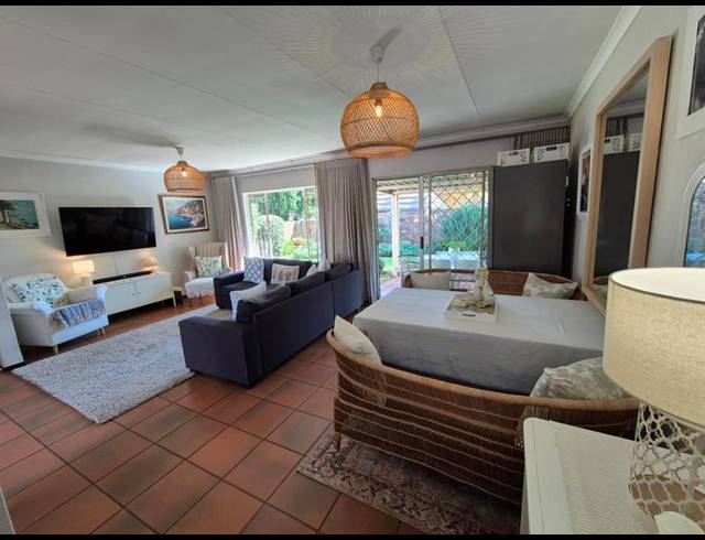2 BEDROOM TOWNHOUSE FOR SALE IN PIERRE VAN RYNEVELD